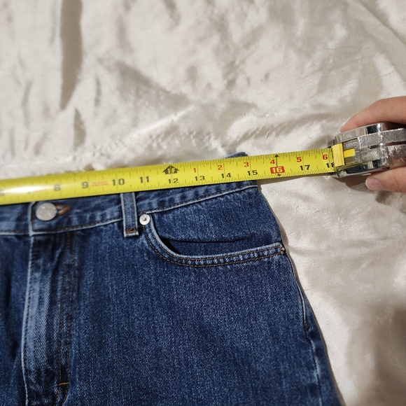 Calvin Klein Dark Wash Mid Rise 3" Inseam Blue Jean Denim Shorts - Picture 3 of 10